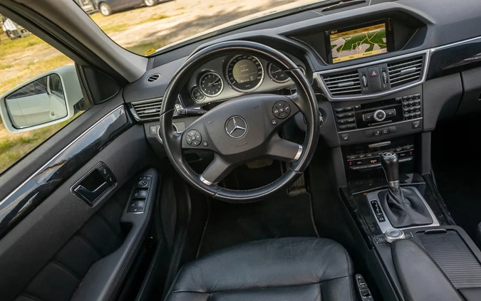 Mercedes-Benz Klasa E cena 33900 przebieg: 284000, rok produkcji 2011 z Ujazd małe 667